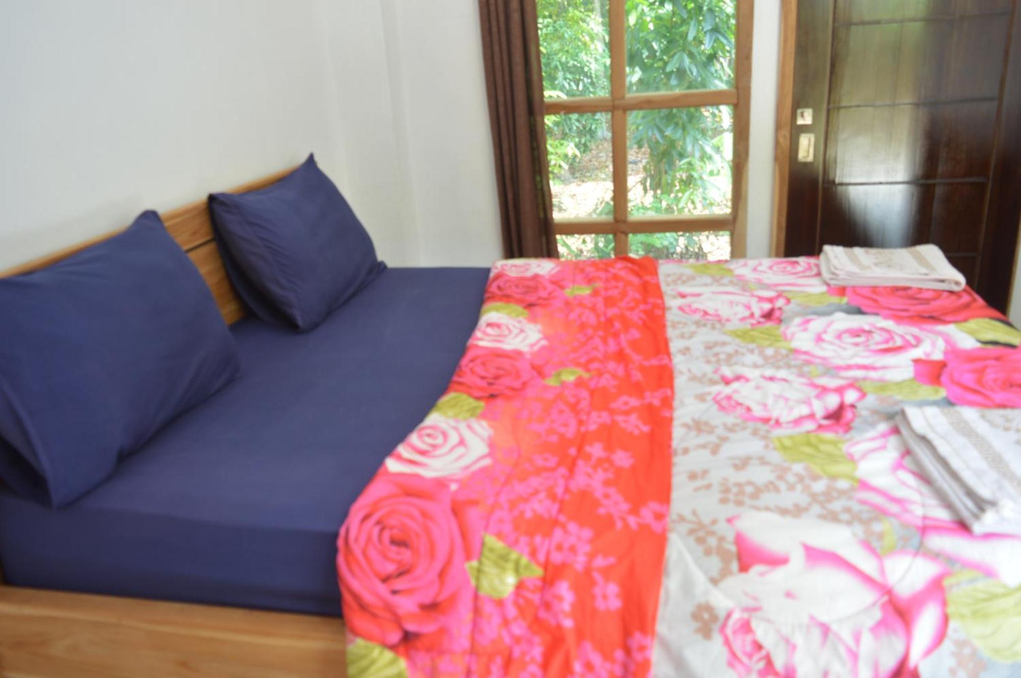 Labuan Bajo Mahoni Guesthouse Exterior foto